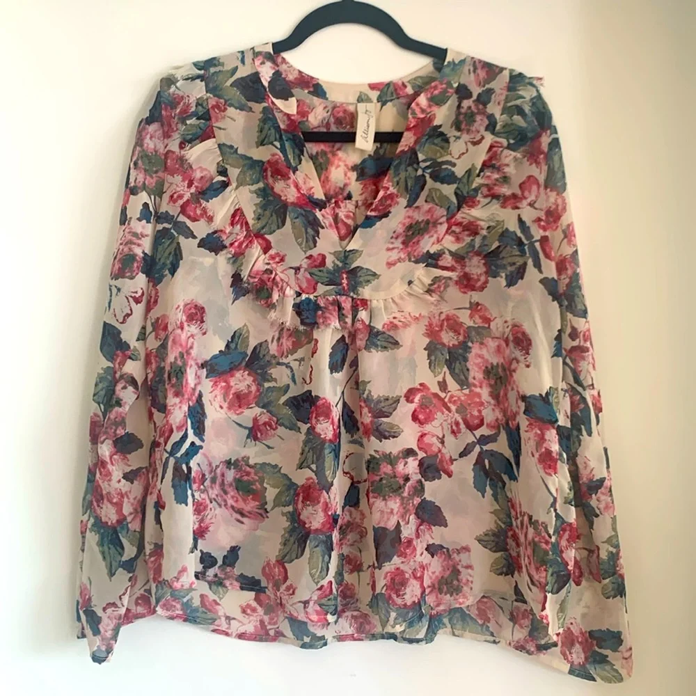 Evereve blouse in a beautiful floral pattern.  Semi-Sheer - Picture 2 of 9